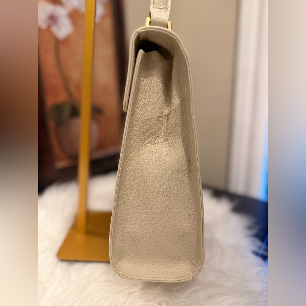 🎀Vintage Valentino Garavani Cream Top-Handle🎀 - Picture 4 of 16